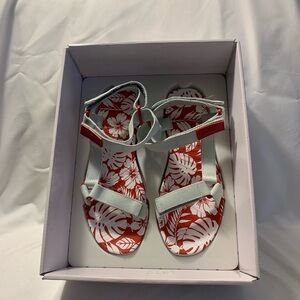 Water friendly Cougar Sandals NIB minus box top